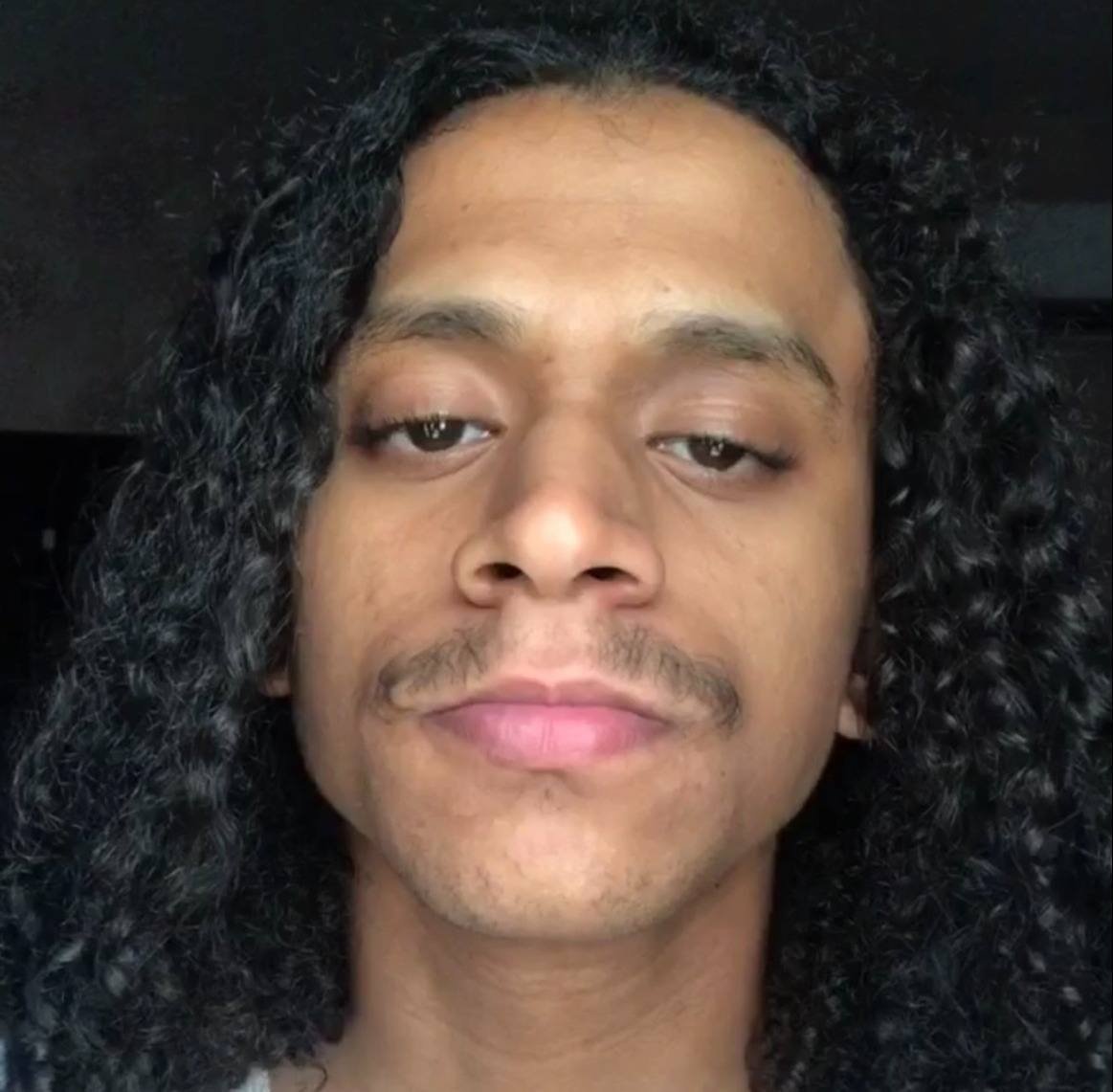 أنا المسافة بين ما أريد أن أكونه وبين ما فعله الآخرون بي